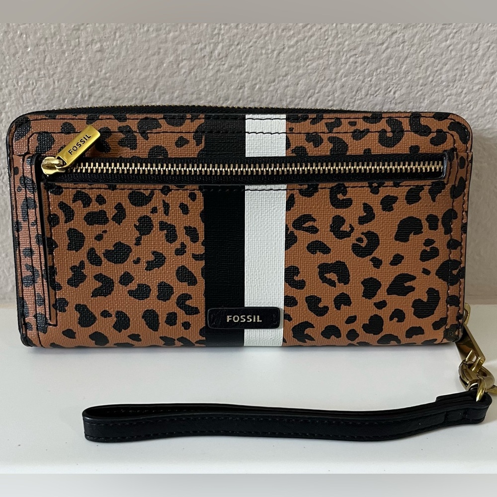 Fossil Logan Cheetah Print Zip Around Wristlet Wa… - image 3